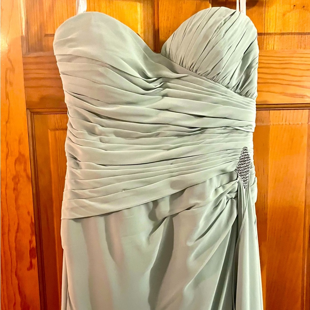 Bill Levkoff gown Size 14 Seafoam green